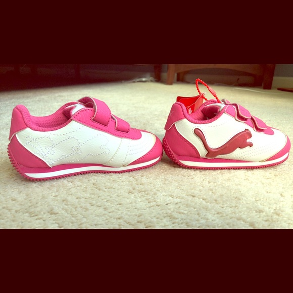 Puma Other - Toddler girls size 6 pink/white Puma light up Puma Other - Toddler girls size 6 pink/white Puma light up